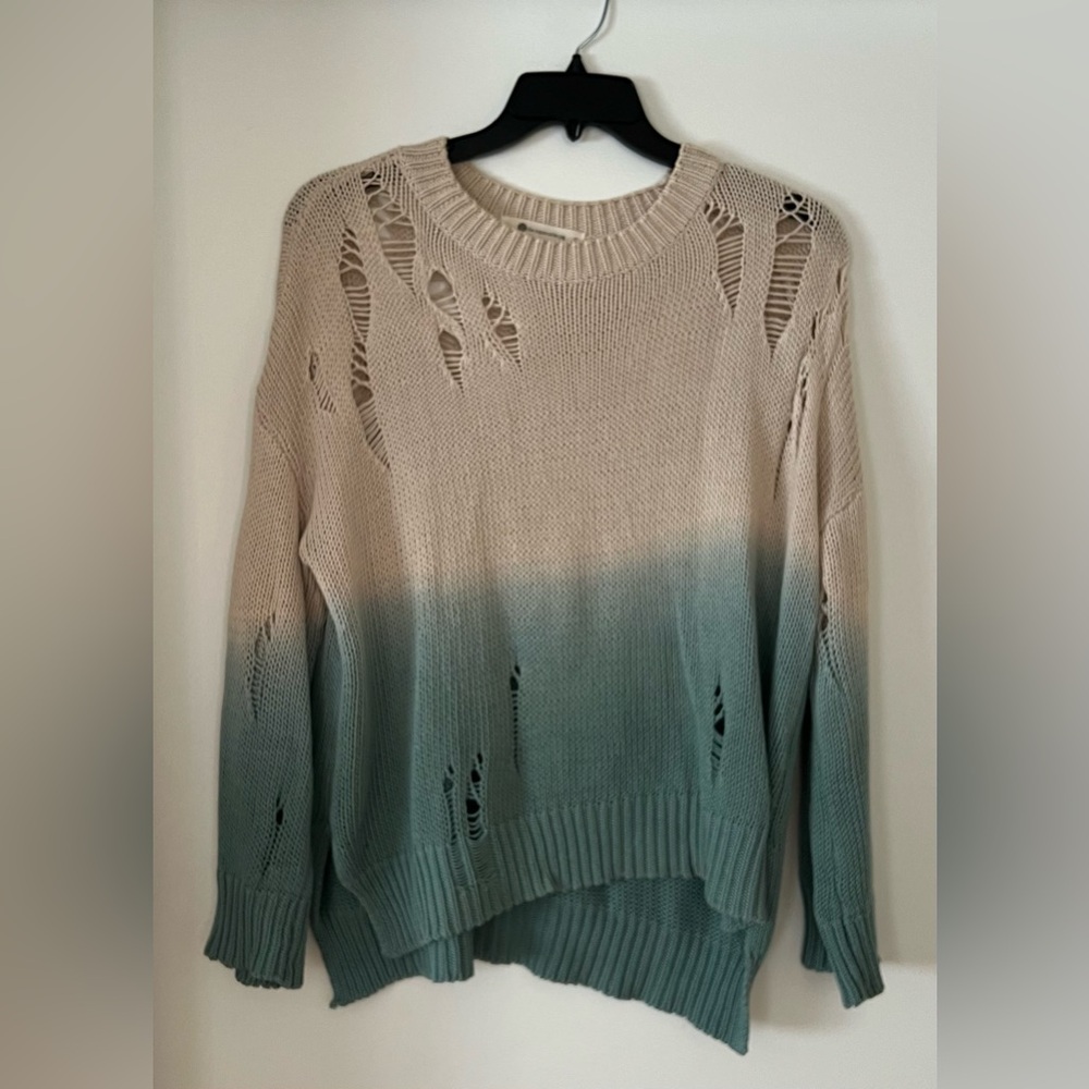 The Impeccable Pig Cream and Teal Distressed Knit Sweater 🧶❄️🎿⛄️in EUC